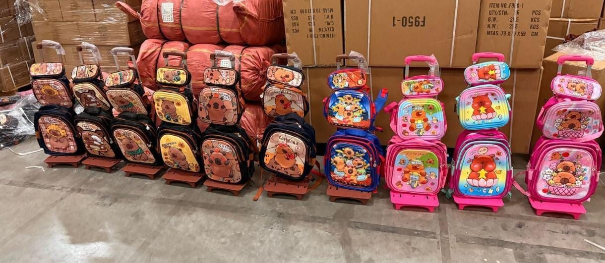 mochila carrito  set 3 capybara